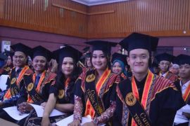 Lulusan Politeknik STTT Bandung terserap 100 persen oleh industri tekstil dan TPT