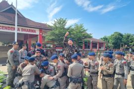 Irvan Zuladry, PNS Bea Cukai dianugerahi Warga Kehormatan Korps Brimob Polri