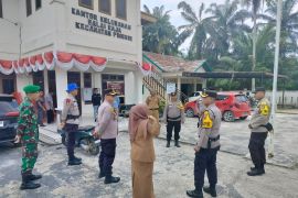 Pastikan Kamtibmas kondusif, Kapolsek Pinggir dan Pamatwil Rayon 3 cek  PPS Balai Raja