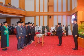 Pj Gubernur Sultra lantik pengurus KPID dan luncurkan proyek perubahan PKN II