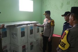 KPU Garut mendistribusikan logistik pilkada ke 4.418 TPS