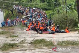 Batalyon Komando 469 Kopasgat bantu warga terdampak banjir di Deli Serdang