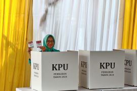 Airin tak didampingi suami saat gunakan hak pilih di Tangsel