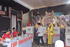 Bupati Hendy bersama keluarga salurkan hak pilh di TPS 20