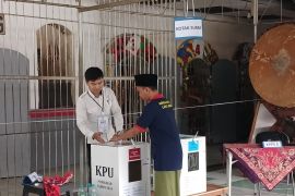 Warga binaan Lapas Jember antusias salurkan hak pilih di TPS khusus