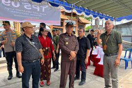 Penjabat Bupati Buleleng keliling pantau pemungutan suara Pilkada