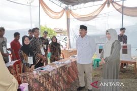 Usai melakukan pencoblosan, Bupati Tanjabbar pantau pelaksanaan pilkada
