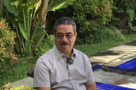 Menang  hitung cepat Pilgub Maluku Hendrik Lewerissa rangkul pesaing