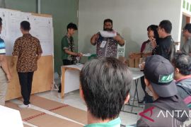 229 pemilih TPS 09 di Karawang ikuti pemungutan suara lanjutan pada Kamis