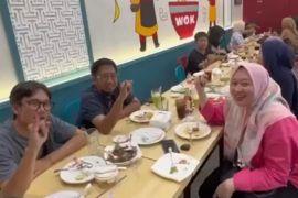 "Mari Nyoblos Mangan Wareg" sedot animo warga gunakan hak pilih