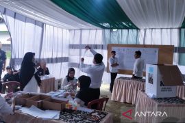 Mempertimbangkan jeda dua tahun pemilu nasional dan daerah