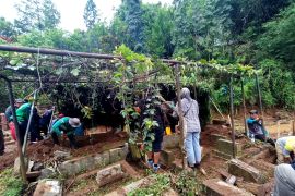 Pemkot Bandung merelokasi makam terdampak tanggul jebol di TPU Cikutra