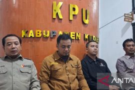 KPU Kabupaten Kediri pantau proses rekap lewat Sirekap dan manual
