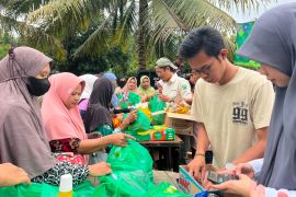 Pasar murah di Desa Banua Hanyar ramai dikunjungi warga