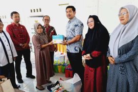 Wabup Luwu Timur serahkan bantuan Baznas kepada ibu hamil dan balita