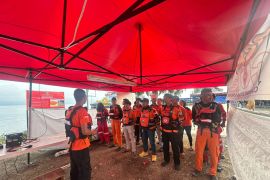 Tim SAR bagi empat tim cari pria yang jatuh di Danau Matano Sorowako Sulsel