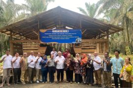 Peduli kesejahteraan masyarakat Desa Sungai Keruh, SKK Migas PetroChina berikan 40 ekor domba dan kandangnya