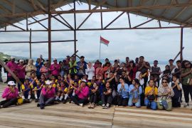 Pemuda Sentani ajak warga lestarikan lingkungan dengan menanam pohon