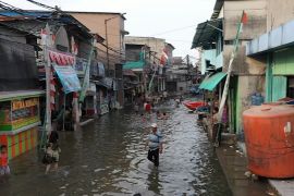 Banjir rob masih rendam tiga ruas jalan pelabuhan Muara Baru