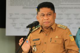 Pemkot Jayapura pasang 400 unit lampu jalan