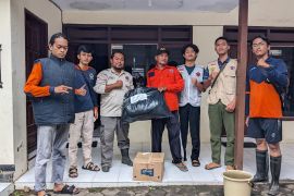 Unej beri bantuan untuk korban banjir di Wonoasri