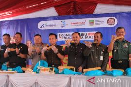 Pemkab Bekasi gelar kegiatan makan ikan serentak di 23 kecamatan
