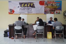 Imigrasi Pangkalpinang gelar "eazy passpor" di Air Bara