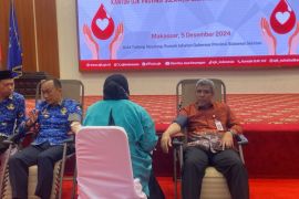 OJK Sulselbar menggelar donor darah peringati HUT ke-13 OJK
