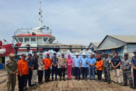 Bantuan air bersih ke Pulau Gili Ketapang terus mengalir
