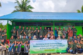 PT SDM provides madrasah renovation in Banjar's Sungai Musang Village