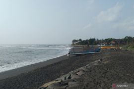 BBMKG Denpasar terbitkan peringatan dini ombak laut tinggi empat meter