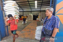 Bulog Manokwari distribusikan 1.254 ton bantuan pangan tahap III