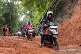 Polisi lakukan rekayasa lalu lintas di jalur utama Cianjur ke selatan