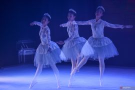 Ratusan pebalet pentaskan drama musikal Cinderella