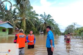 Dua kecamatan di Aceh Selatan dilanda banjir, warga mengungsi