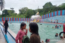 Dana desa di Mukomuko digunakan untuk tambahan sarana bermain anak