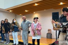Angklung pukau pengunjung di Festival Lintas Budaya Chigasaki, Jepang
