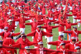 Senam Tera massal peringatan Hateri