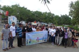 Sambut HUT ke-87, ANTARA Maluku kumpulkan 199,7 kilogram sampah lewat aksi bersih pantai