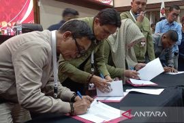 Mualem-Dek Fadh raih suara terbanyak pada rekapitulasi suara Pilgub, saksi 01 tolak tanda tangan