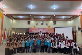 Goes To SMK 2 Pariaman, PLN kenalkan PLN Mobile dan bahaya listrik jelang Nataru