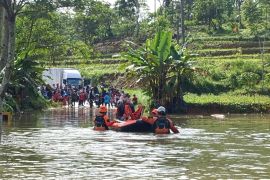 DMC Dompet Dhuafa dan Dompet Dhuafa Jabar bantu evakuasi warga terdampak banjir