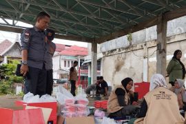 BPBD Sumatera Barat salurkan bantuan untuk korban banjir di Pesisir Selatan
