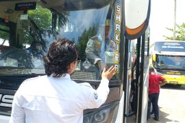 BPTD Banten rampcheck sejumlah bus pariwisata di Pantai Anyer