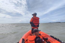 Tim SAR lakukan operasi pencarian nelayan di laut Pesisir Selatan