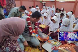 Peringati HUT ke-19, Bakamla bagikan makan gratis bergizi untuk siswa SDN 04 Bengkulu