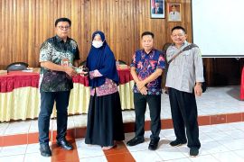 Disnakertrans Kotim bagikan 4.400 lebih kartu BPJS pekerja rentan