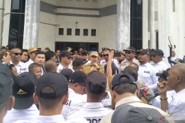 Pj Bupati Abdya: Layanan Desa Harus Tetap Berjalan Meski Ada Pengembalian Stempel