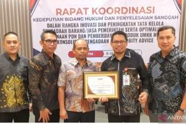 Muhidin terima penghargaan LKPP RI