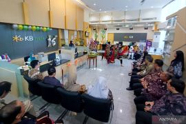 KBBS bersama KB Bank lakukan "co-location" untuk penuhi kebutuhan nasabah